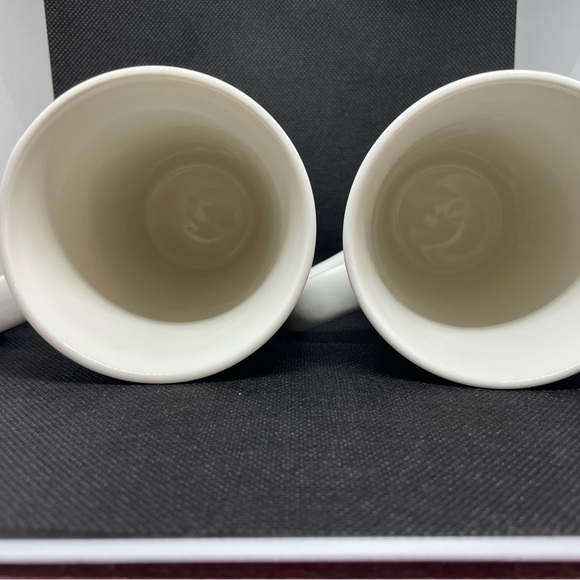 Christmas Starbucks 2017 expired print. Set of two Starbucks 16oz mugs. - Picture 3 of 7